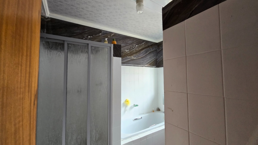 2 Bedroom Property for Sale in Langenhovenpark Free State